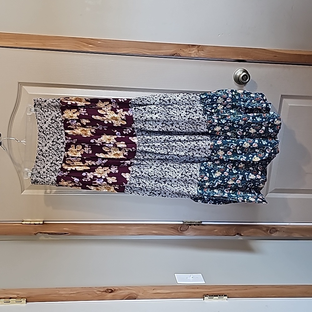 Natural Life size Medium long multi pattern skirt 😍 ✨️